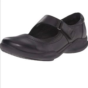 Clark’s Wavy Walk Woman